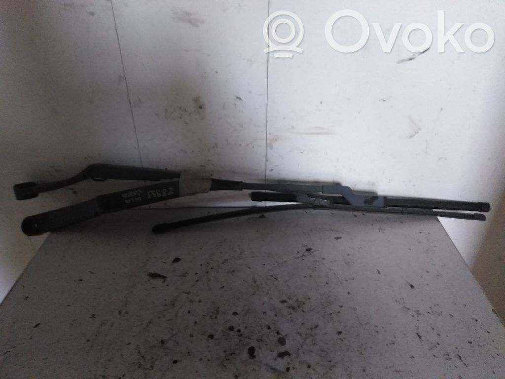 KIA Ceed Front wiper blade arm 
