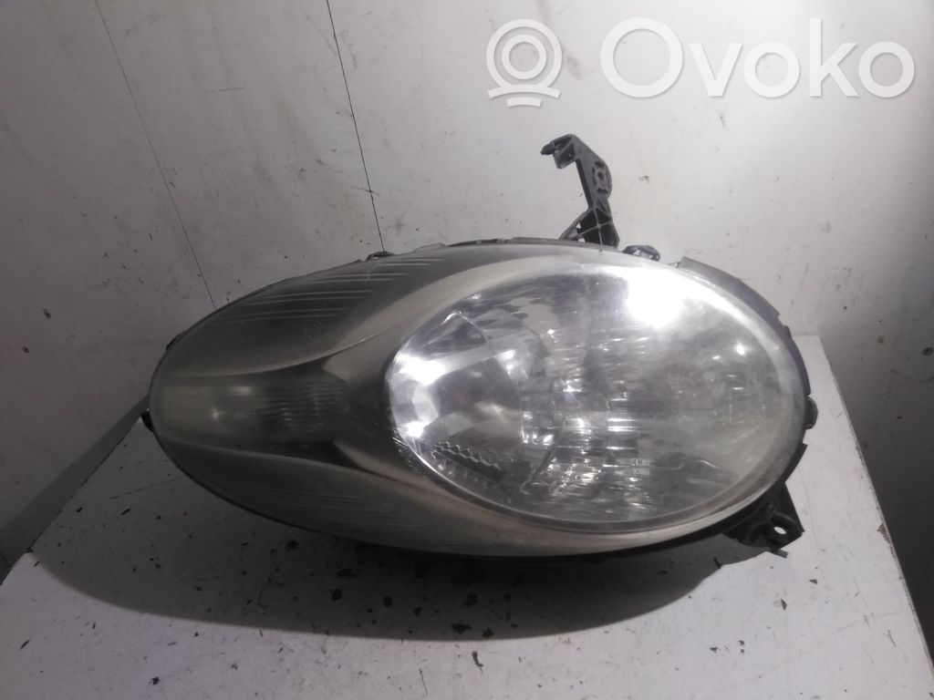 Nissan Micra Lampa przednia 