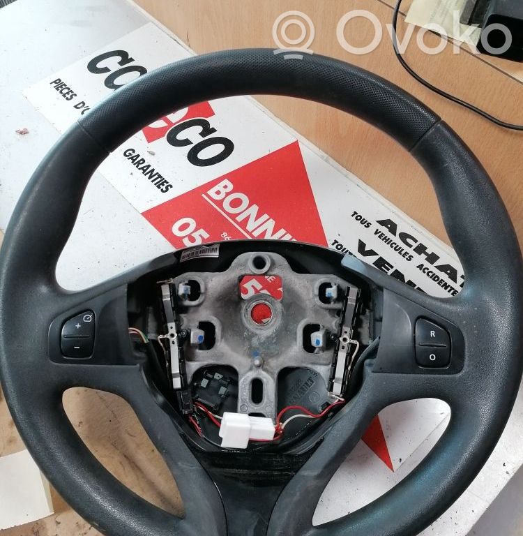 Renault Clio IV Ohjauspyörä 