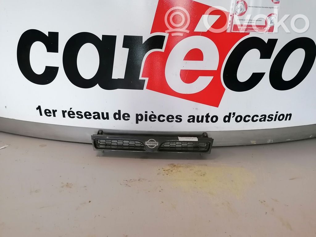 Nissan Sunny Maskownica / Grill / Atrapa górna chłodnicy 