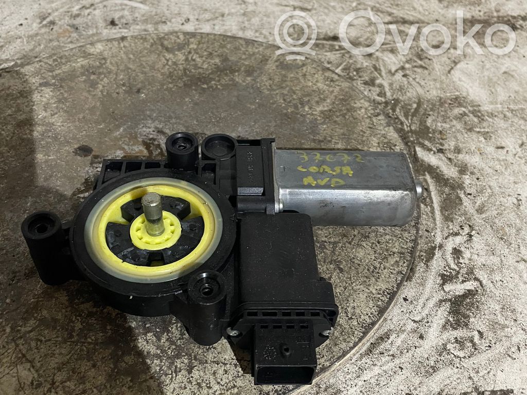 Opel Corsa D Macara ușă față cu motor 