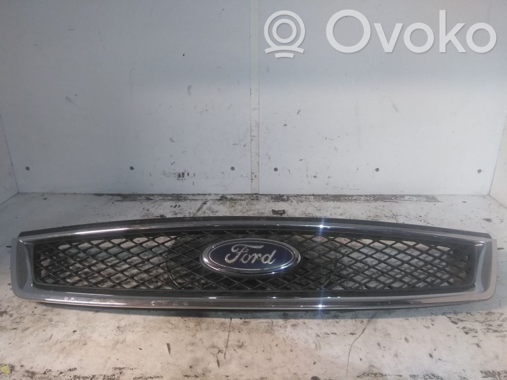 Ford Focus Front bumper upper radiator grill 