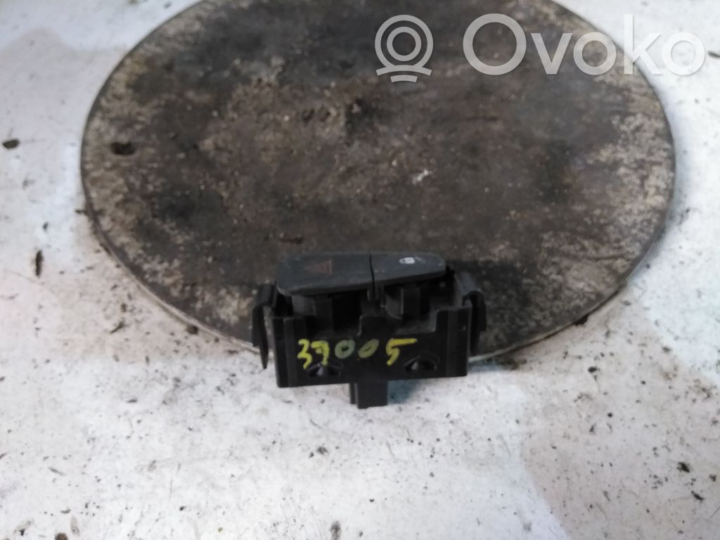 Dacia Sandero II Przycisk świateł awaryjnych 