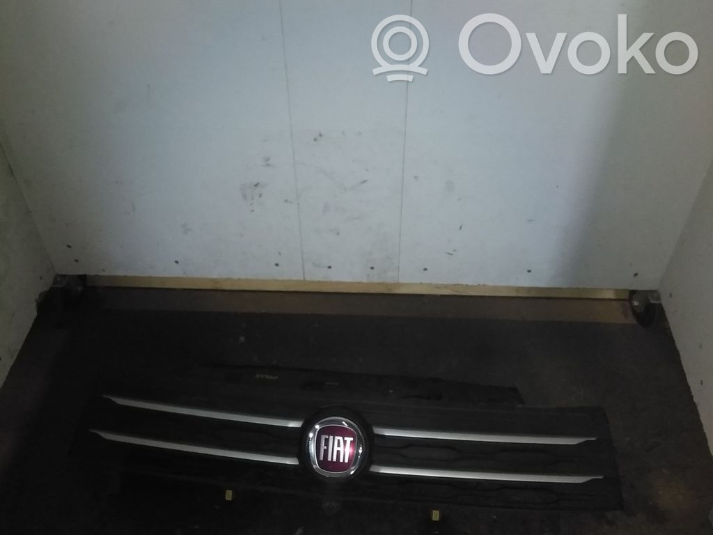 Fiat Talento Griglia superiore del radiatore paraurti anteriore 