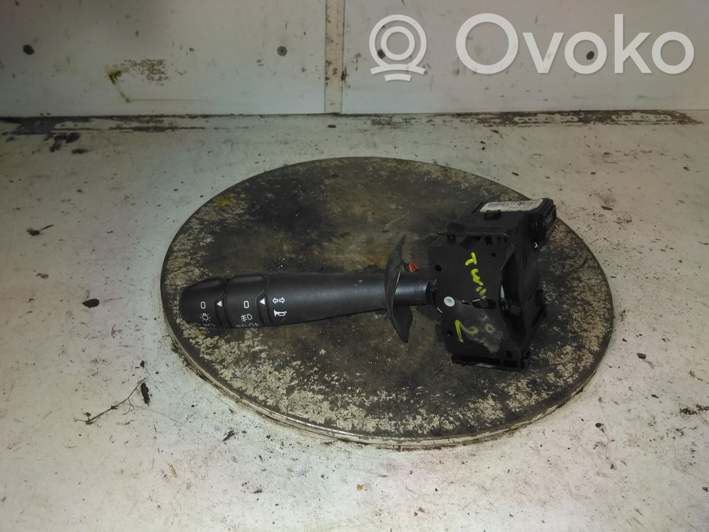 Renault Twingo II Posūkių/ šviesų rankenėlė 