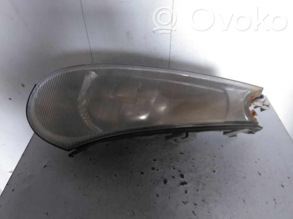 Ford C-MAX I Lampa przednia 