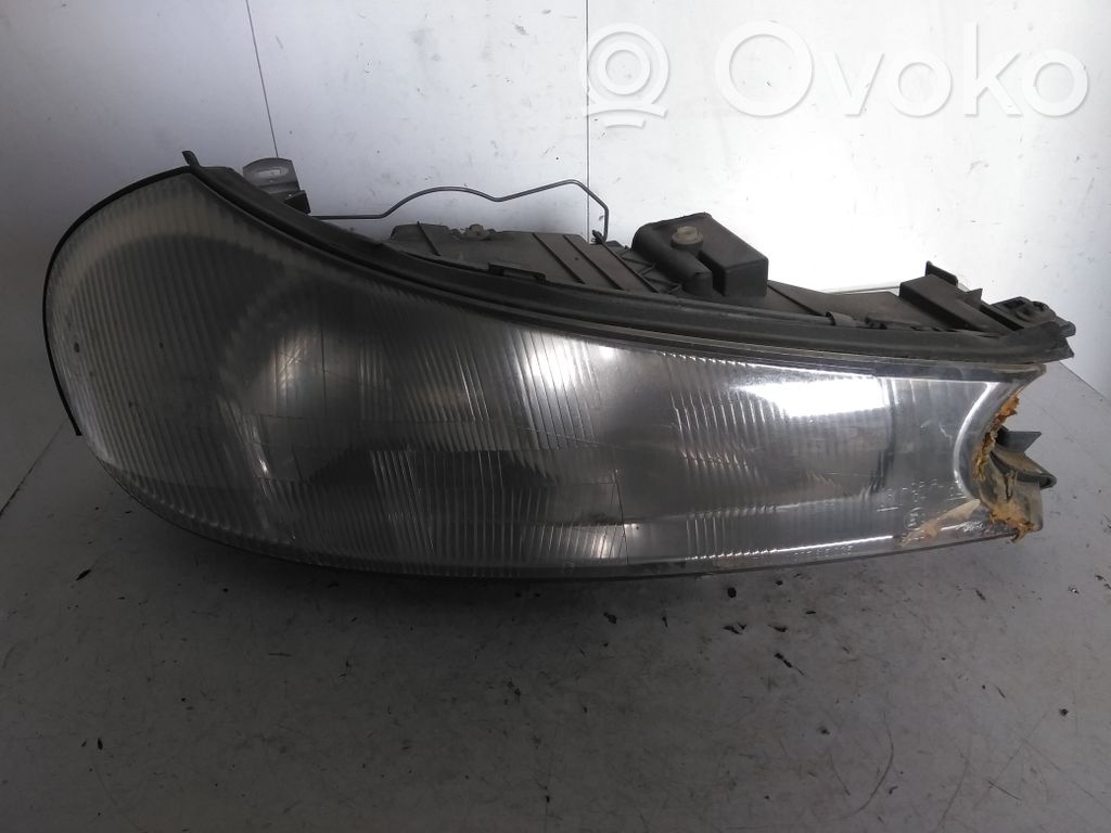 Ford C-MAX I Lampa przednia 