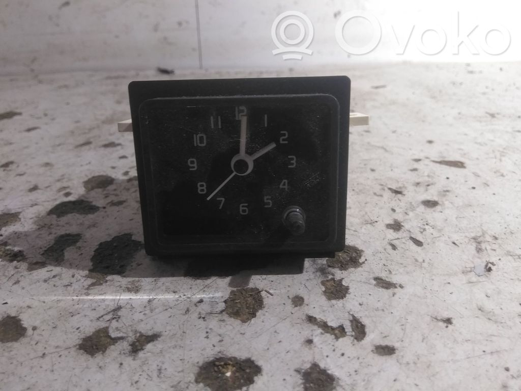 Renault Clio I Clock 