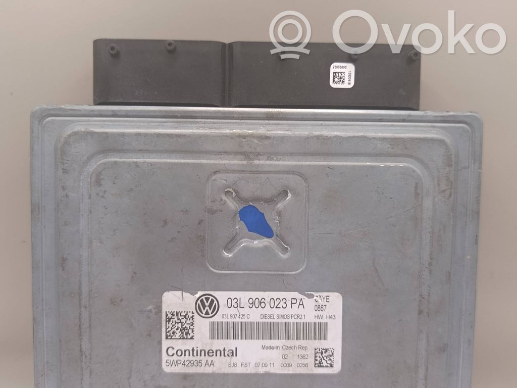 Volkswagen Caddy Engine control unit/module 