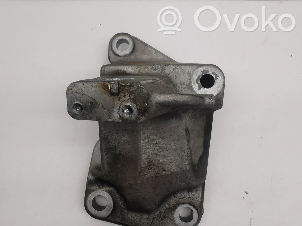 Engine mounting bracket   68252524AA