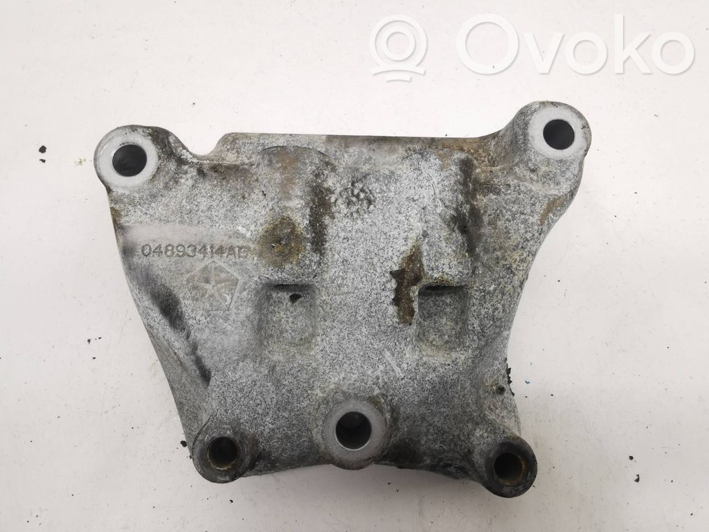 Engine mounting bracket   04893414AD