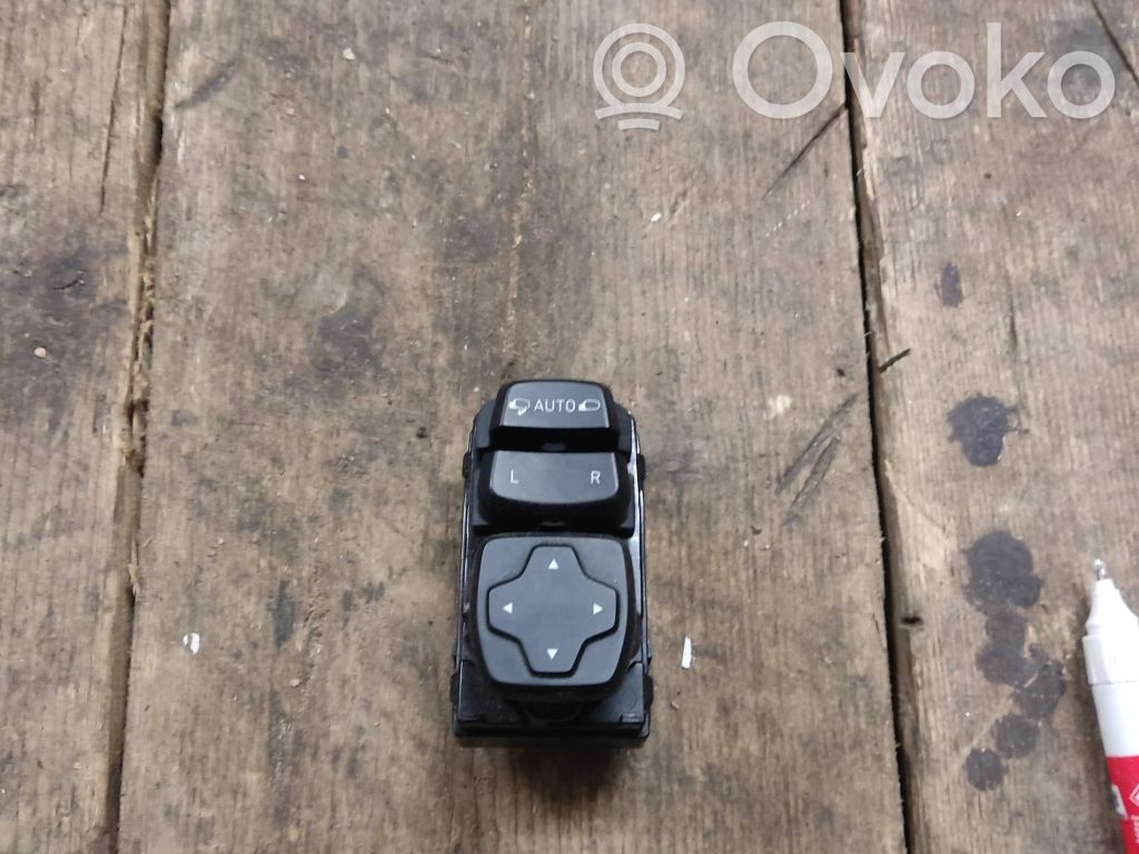 Hyundai Kona I Wing mirror switch 