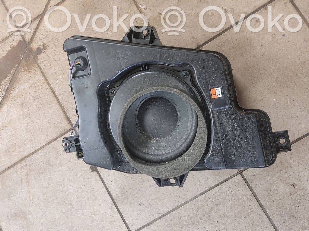 KIA Sorento Subwoofer 