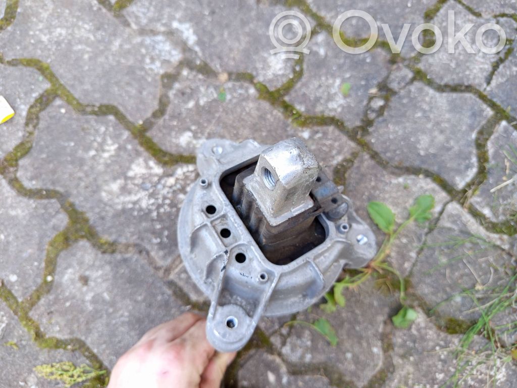 BMW 5 F10 F11 Engine mount bracket 