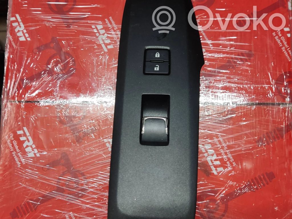 Electric window control switch   3071C89,1209W