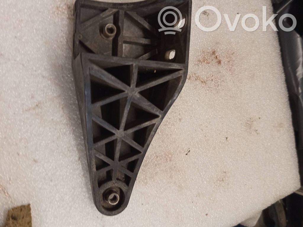 Mercedes-Benz Vito Viano W447 Uchwyt / Mocowanie zderzaka przedniego 