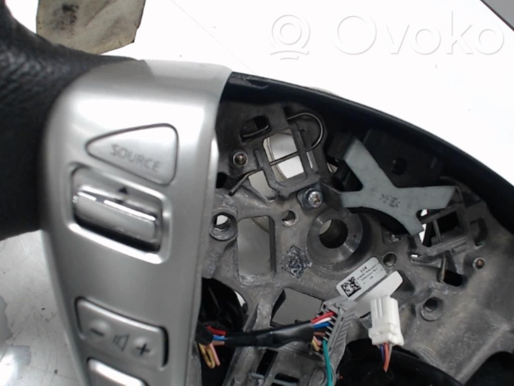 Nissan Note (E12) Vairas 