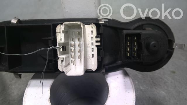 Electric window control switch   8200277630