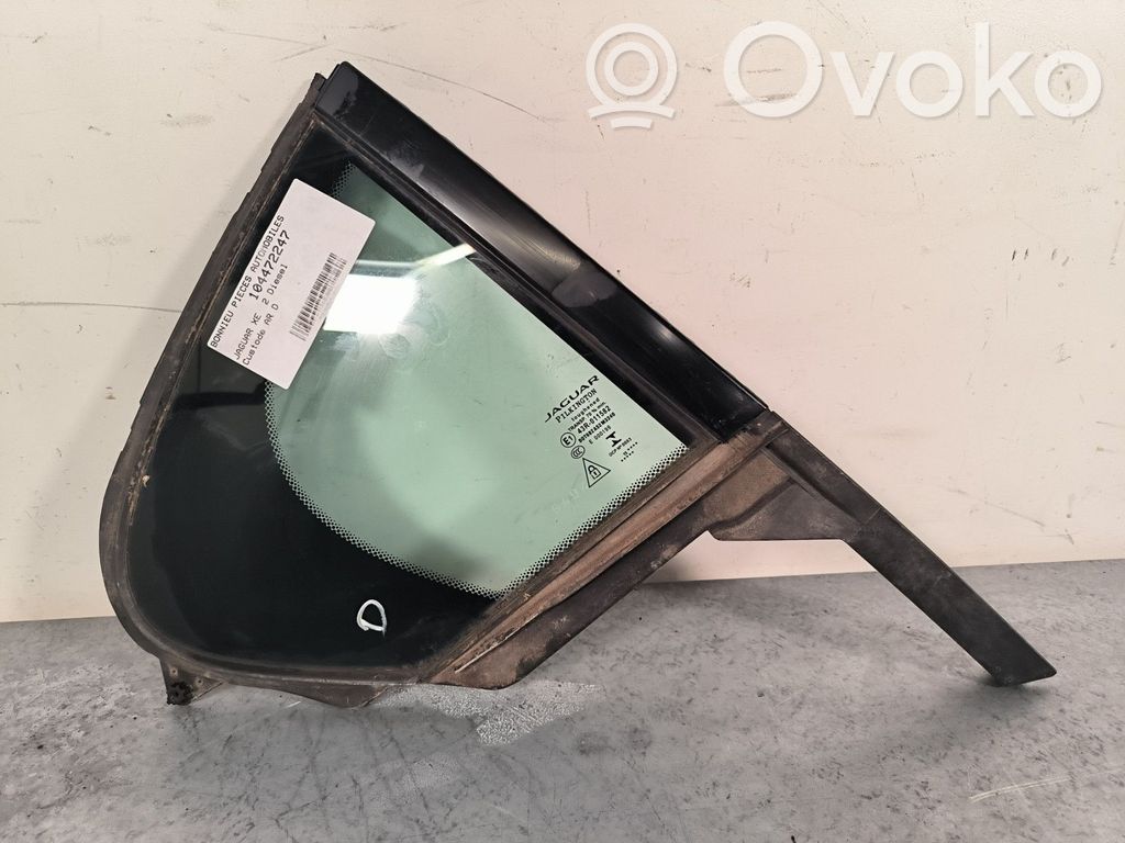 Ventanilla de ventilación de la puerta trasera   T4N13749
