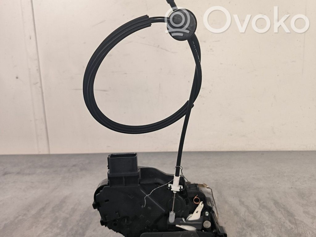 Ford Focus Priekšpusē slēdzene 