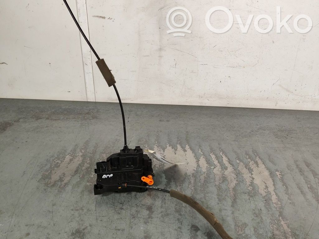 Renault Master III Priekšpusē slēdzene 