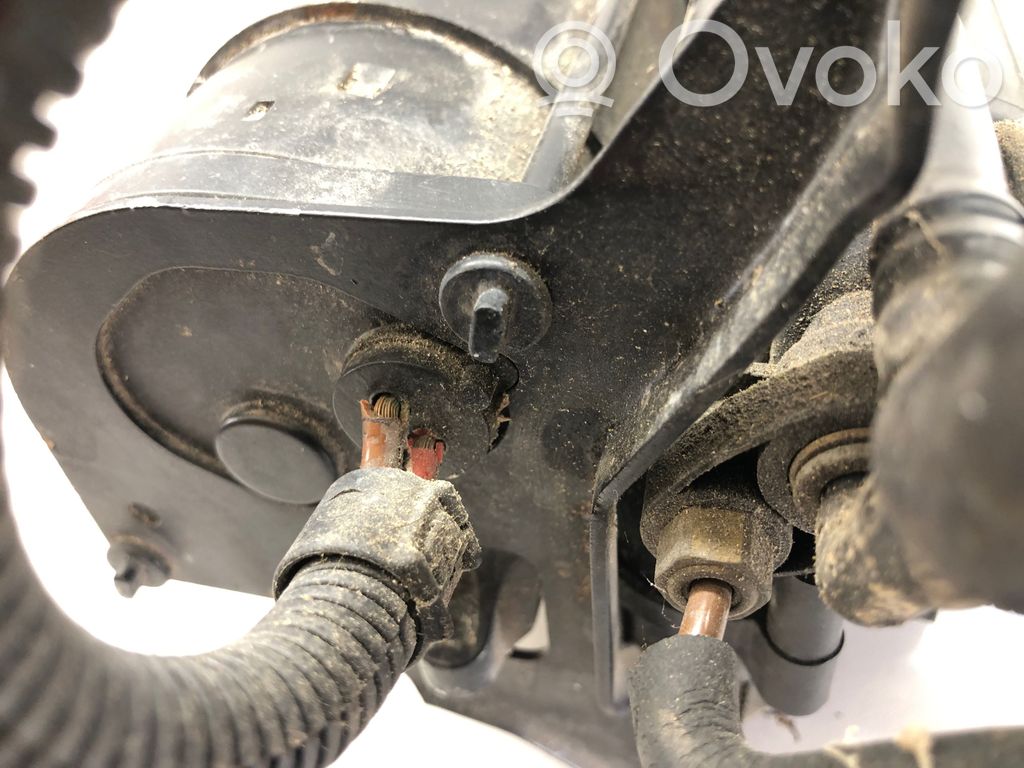 Audi A8 S8 D3 4E Air suspension compressor/pump 