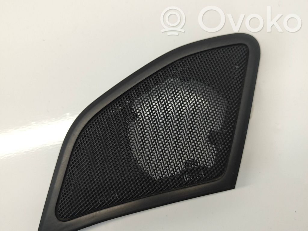 Dodge RAM Maskownica centralnego głośnika deski rozdzielczej 