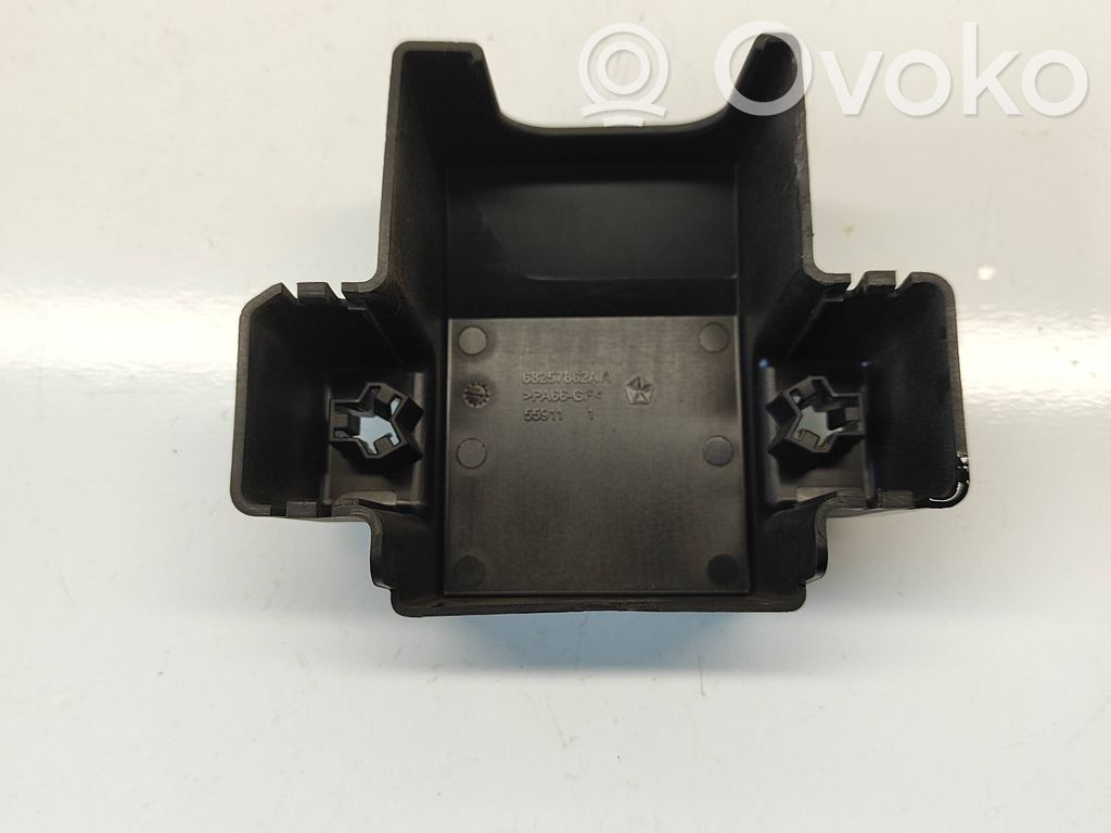 Muu moottoritilan osa   68257862AA,55911,PA66GF