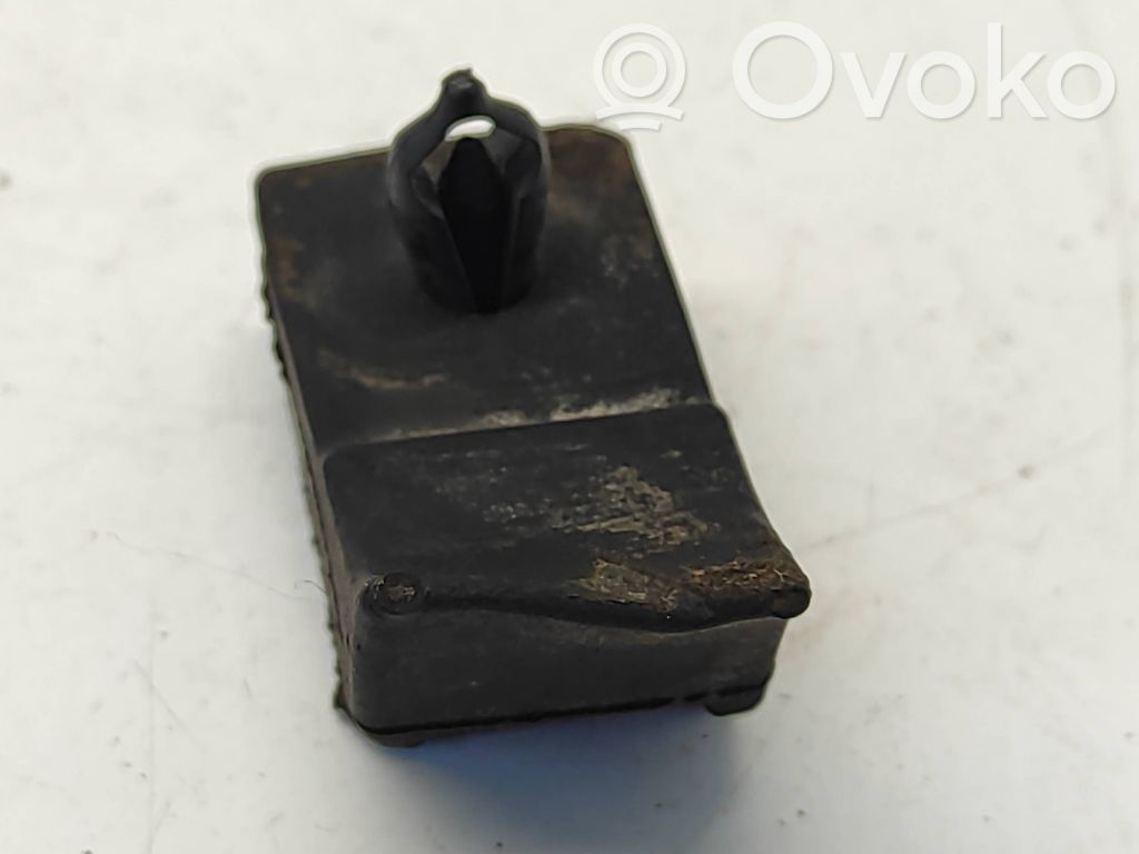 Dodge RAM Tailgate/trunk/boot lid buffer 