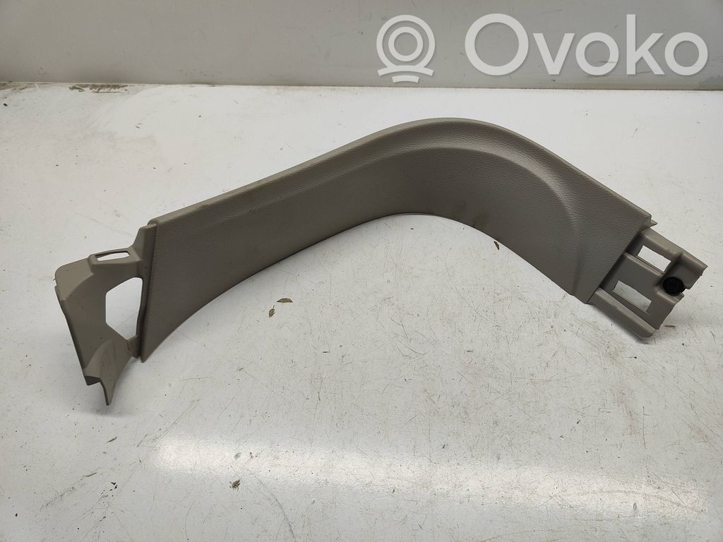 Chrysler Pacifica Tailgate trim 