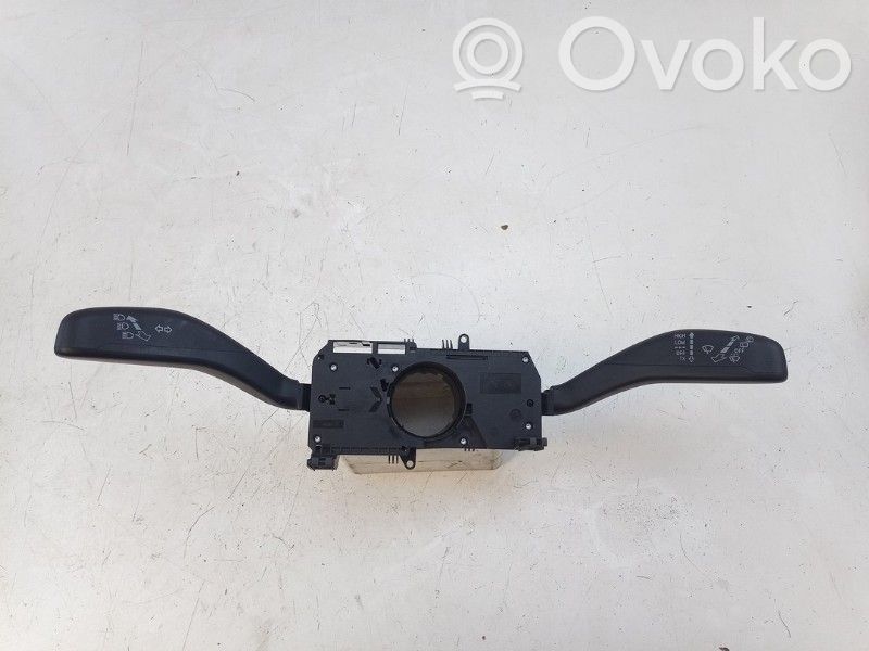 Volkswagen Up Steering wheel buttons/switches 