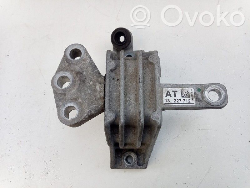 Engine mount bracket   13227712,13227712