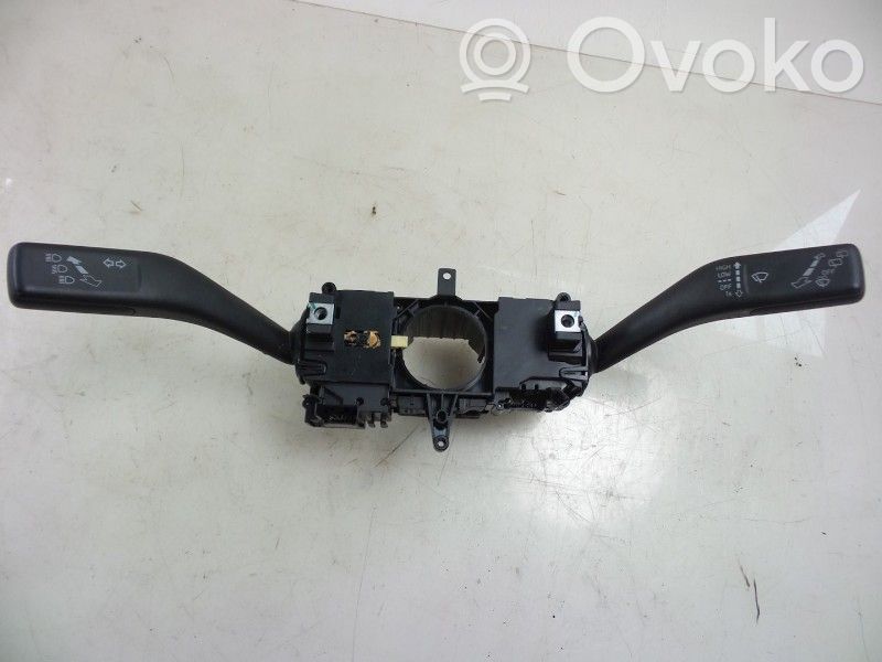Volkswagen Up Steering wheel buttons/switches 