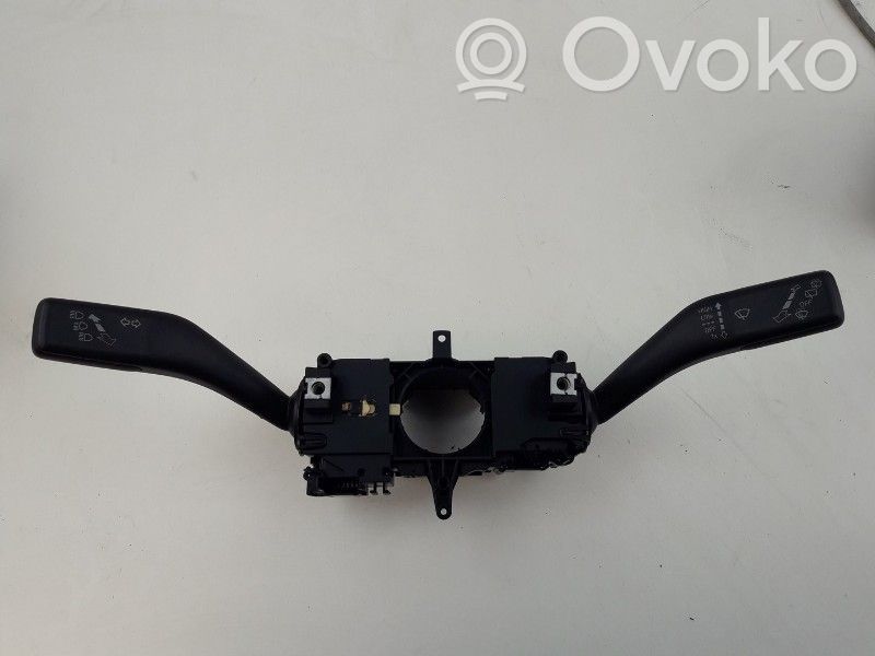 Volkswagen Up Steering wheel buttons/switches 