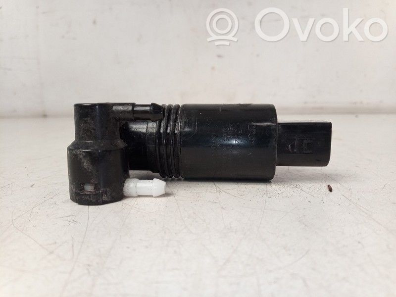 Volvo XC40 Windscreen/windshield washer pump 
