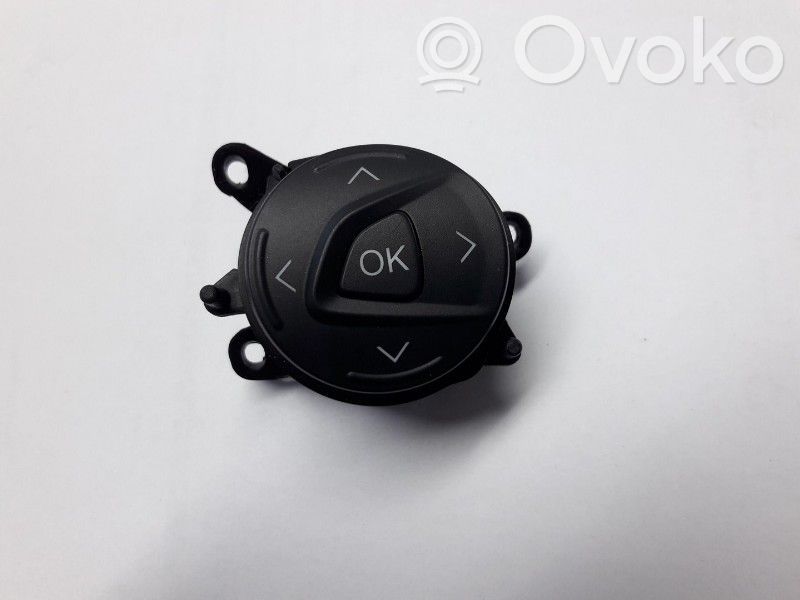 Ford Focus Butoane/comutatoare pe volan 