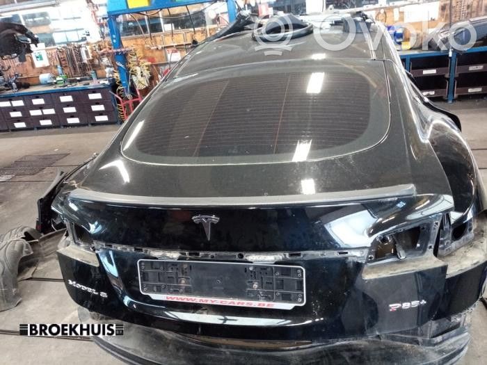 Tesla Model S Tylna klapa bagażnika 
