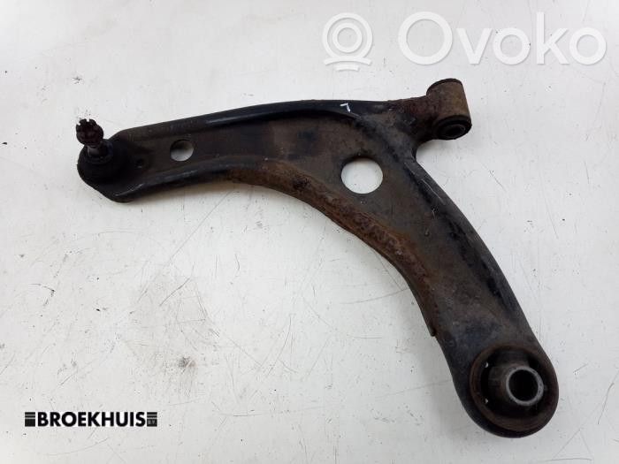 Toyota Yaris Brazo de suspensión delantero