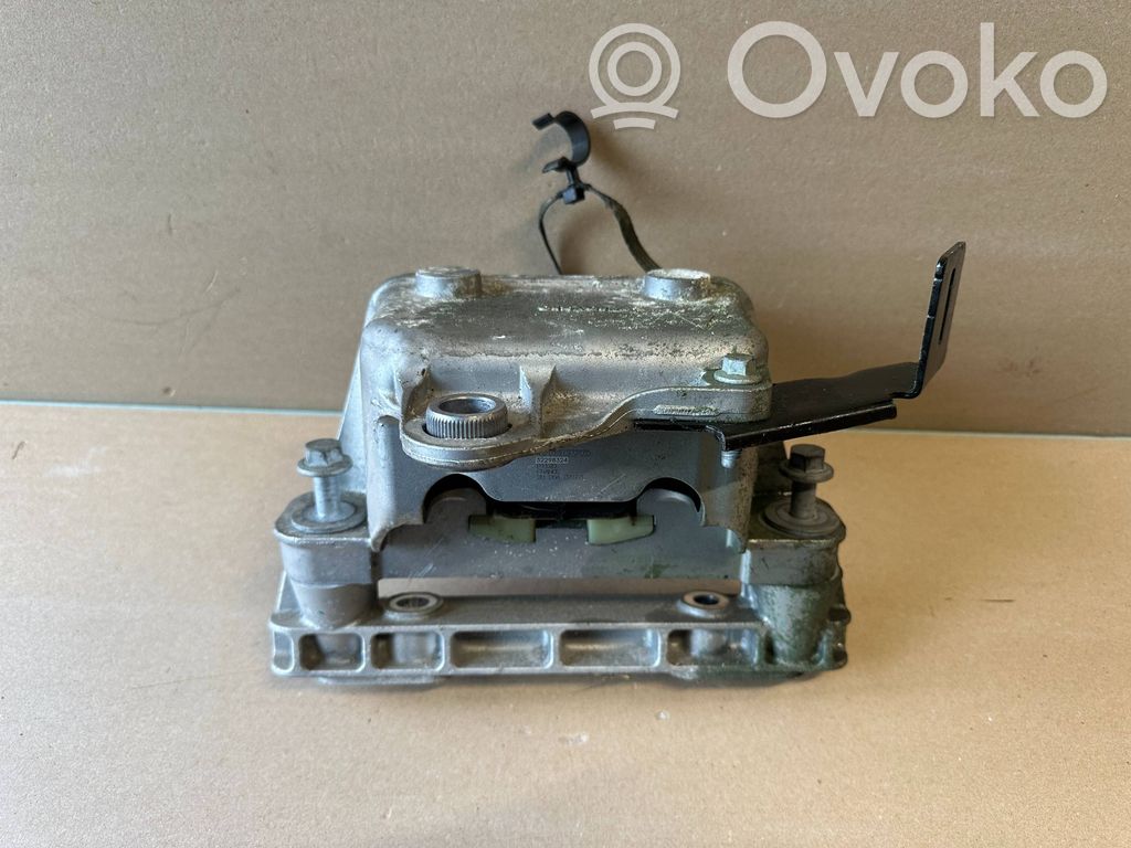 Engine mount bracket   32298324,202860703
