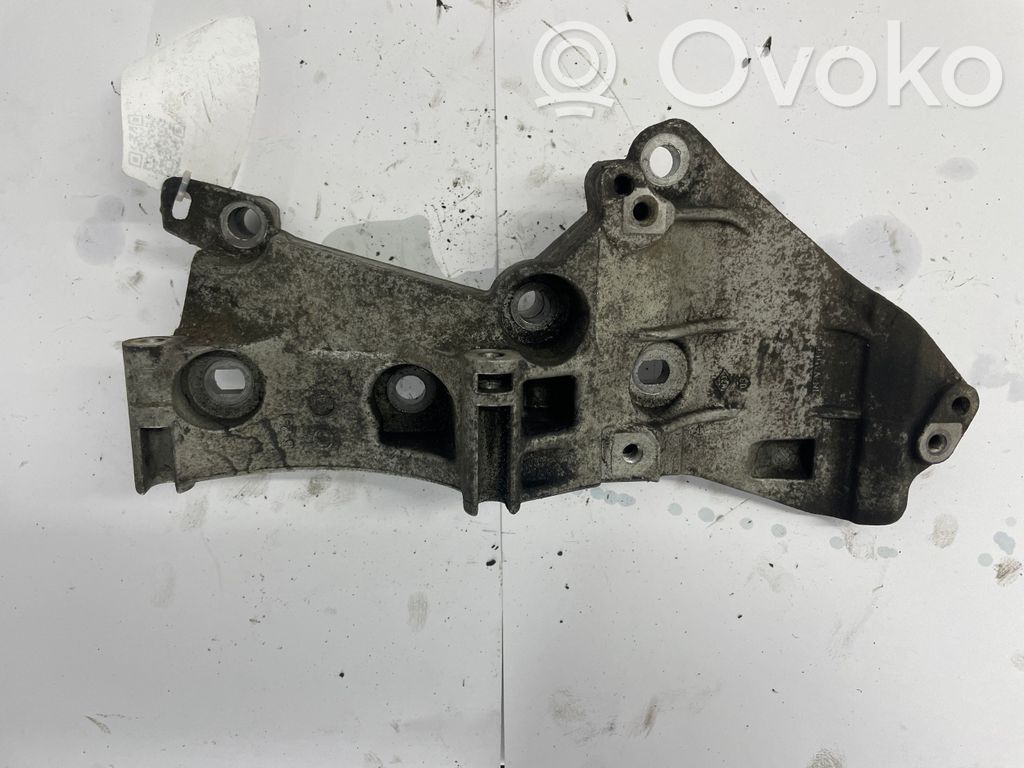 Nissan Juke I F15 Generator/alternator bracket 