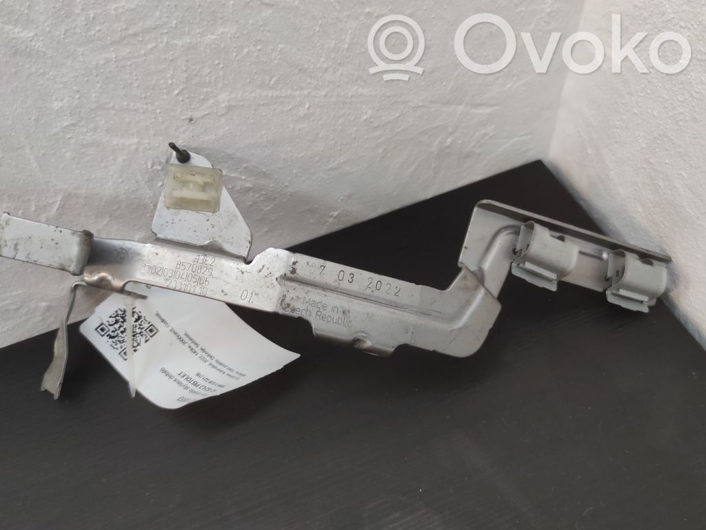 BMW 3 G20 G21 Cita veida dzinēja nodalījuma detaļa 