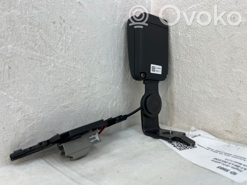 Tesla Model 3 Takaistuimen turvavyön solki 