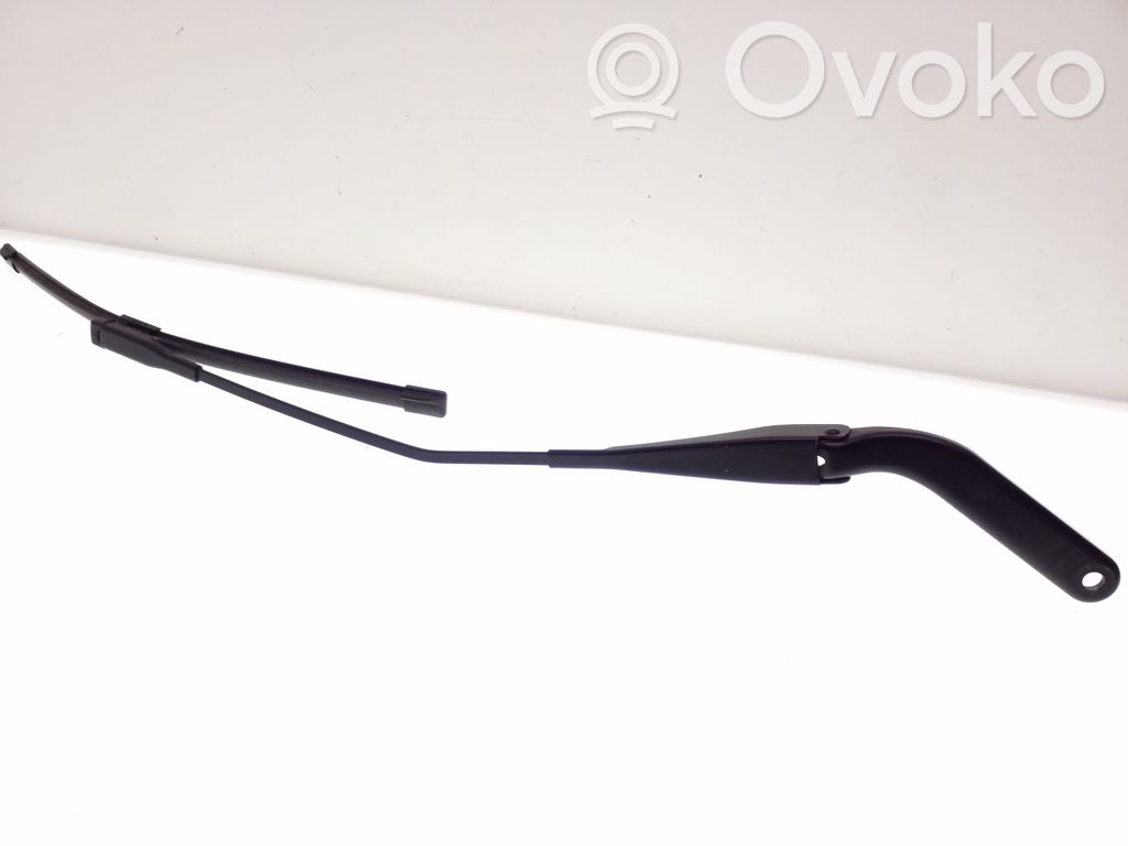 BMW X1 E84 Front wiper blade arm 