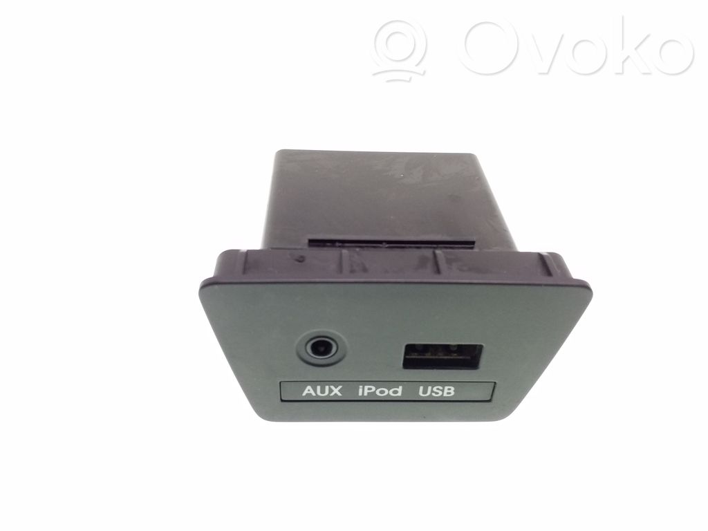 Hyundai ix35 Enchufe conector entrada auxiliar 