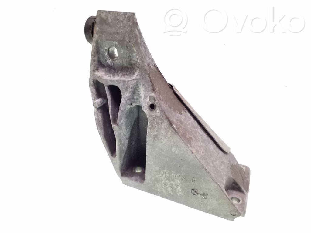 BMW X5 E70 Engine mounting bracket 