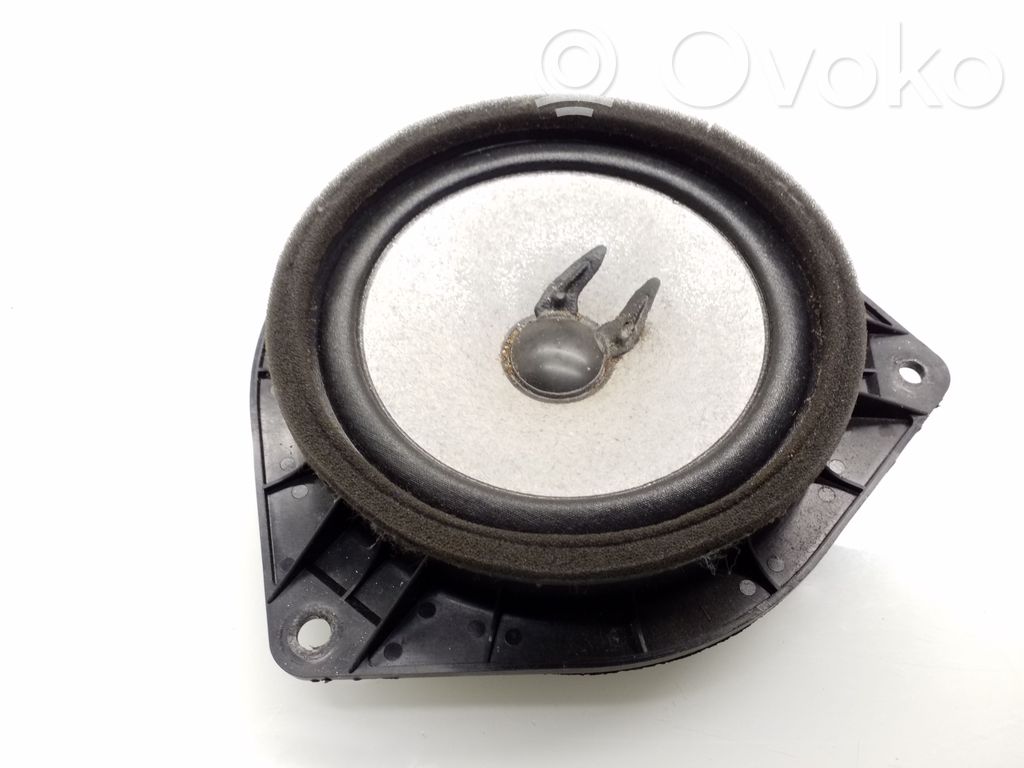 Toyota Corolla Verso AR10 Rear door speaker 