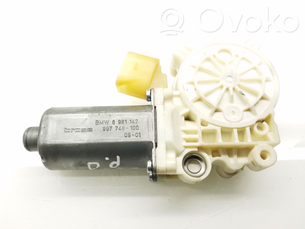 BMW 5 E60 E61 Front door window regulator motor 