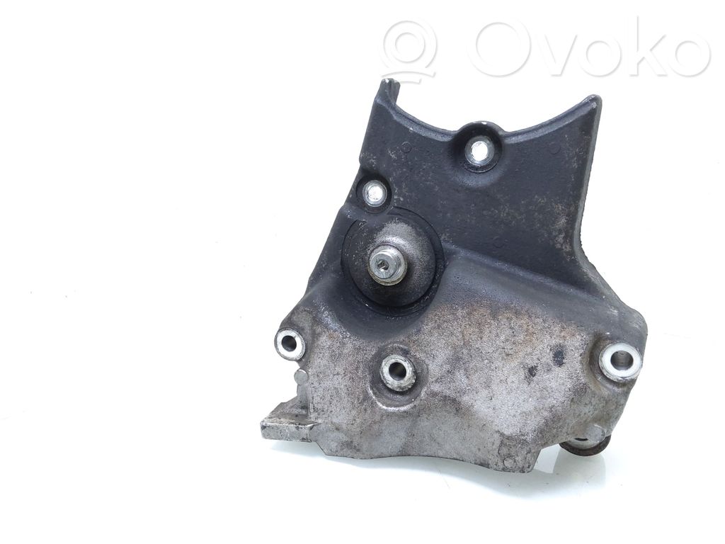 Opel Insignia A Engine mounting bracket 
