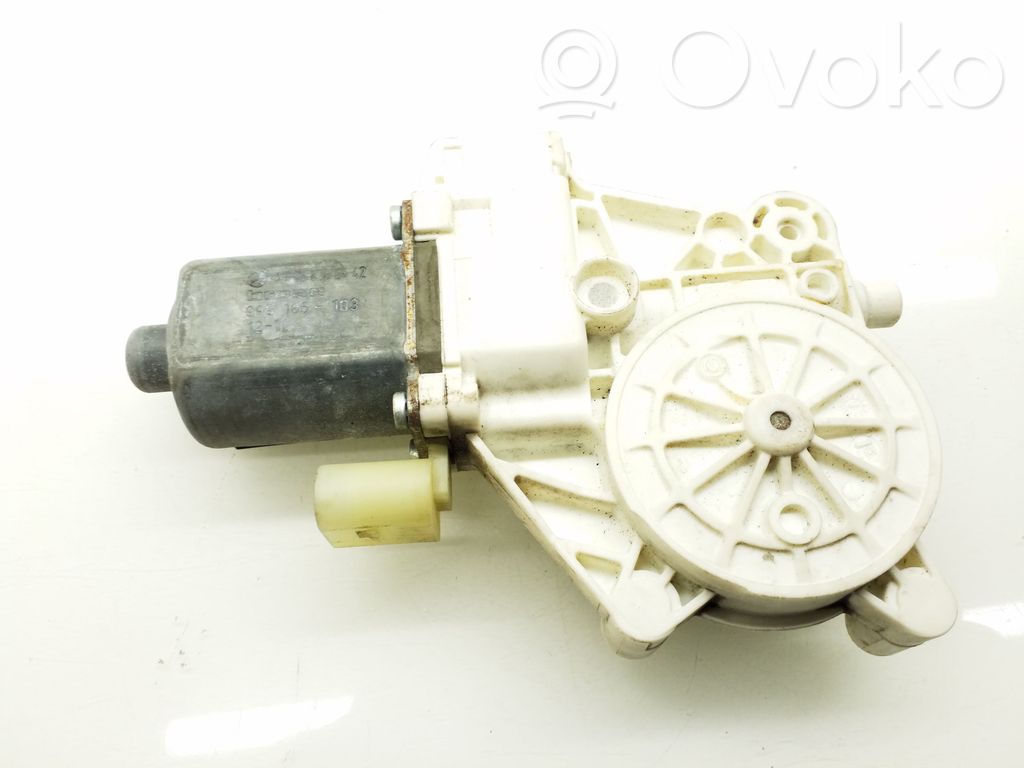 Silnik regulatora szyby drzwi przednich   A0068205442,995185103