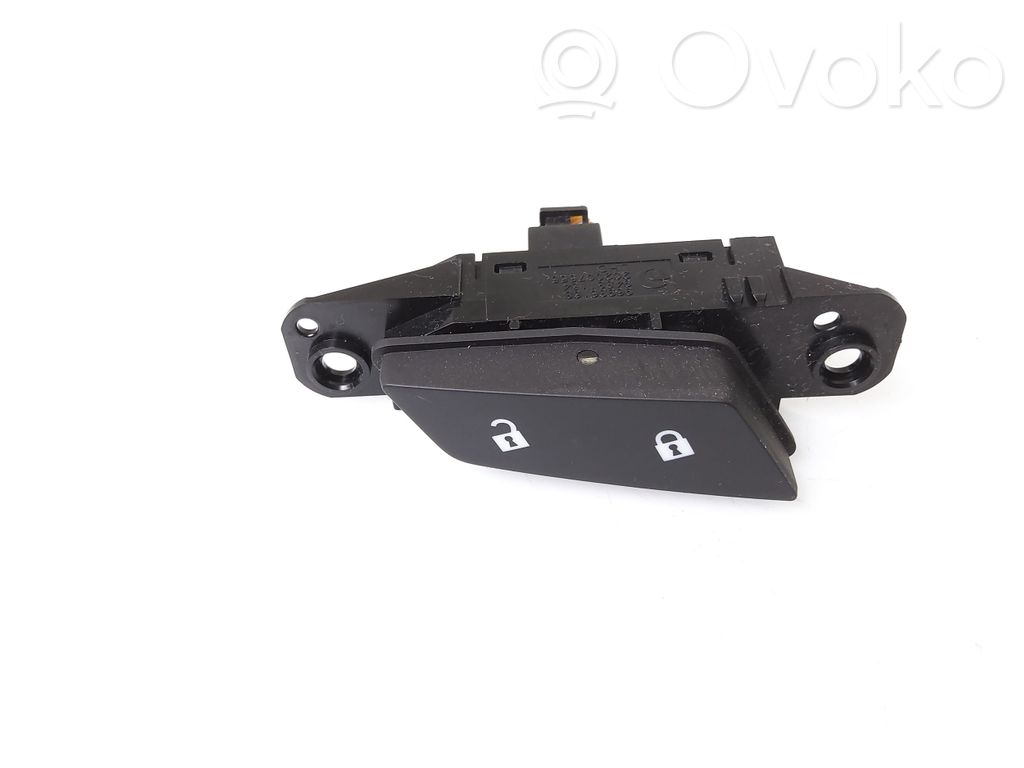 Chevrolet Cruze Central locking switch button 